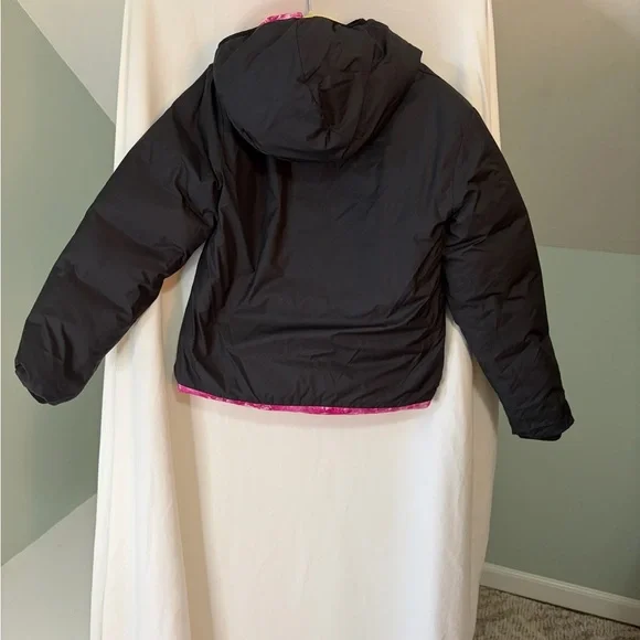 North Face Girls Reversible Black Jacket with Pink inside size M - Picture 2 of 9